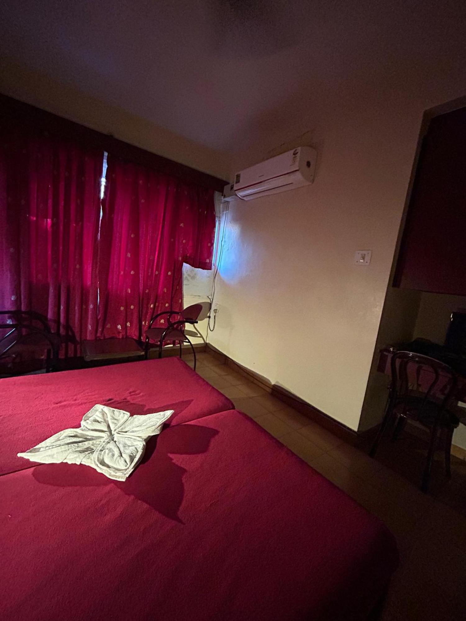 Hotel Prabha Ратнаґірі Екстер'єр фото